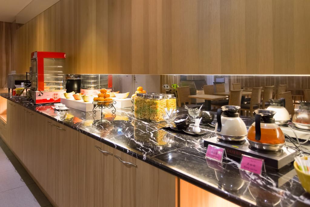 麗馨商旅七賢館 Hotel Kaohsiung Exterior foto