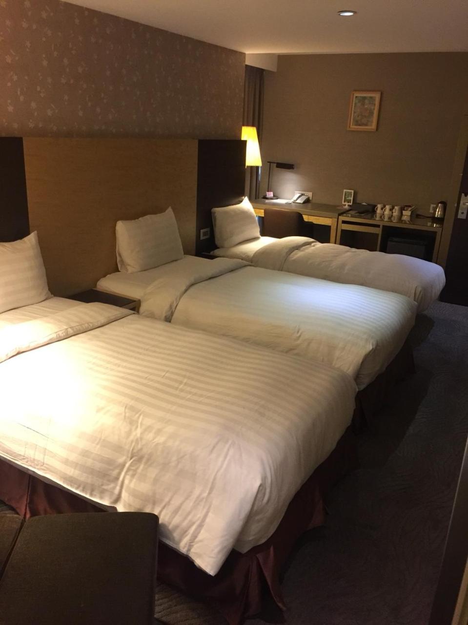 麗馨商旅七賢館 Hotel Kaohsiung Exterior foto