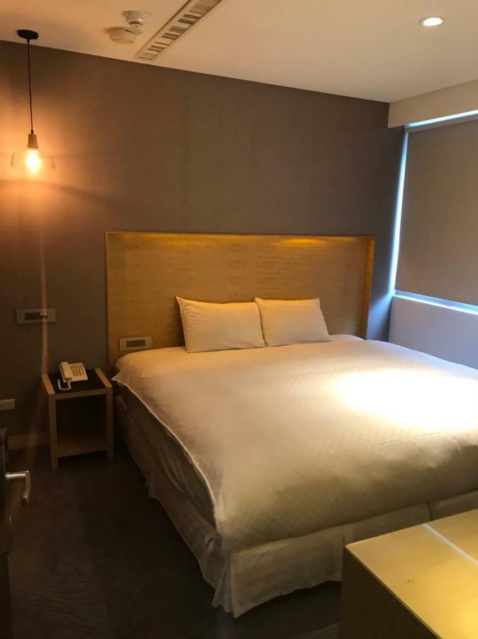 麗馨商旅七賢館 Hotel Kaohsiung Exterior foto