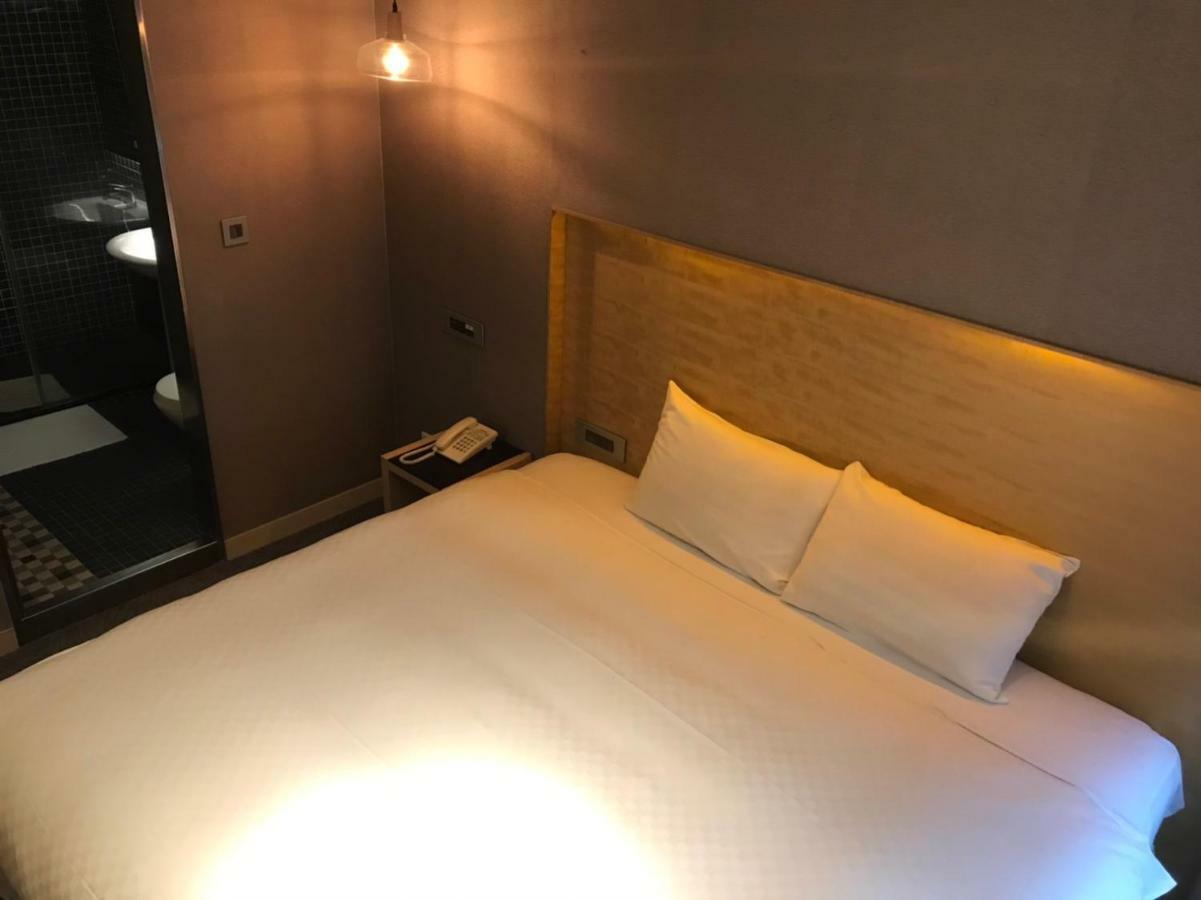 麗馨商旅七賢館 Hotel Kaohsiung Exterior foto