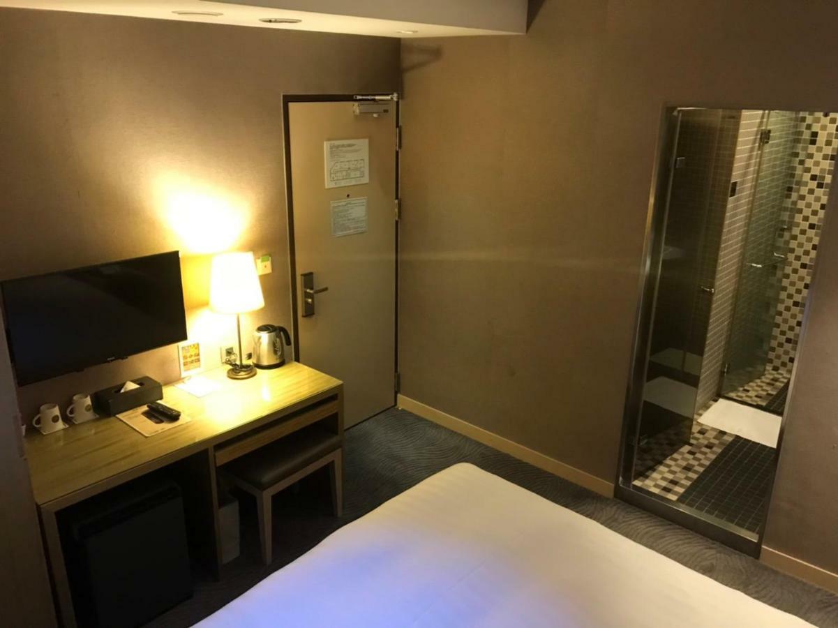 麗馨商旅七賢館 Hotel Kaohsiung Exterior foto