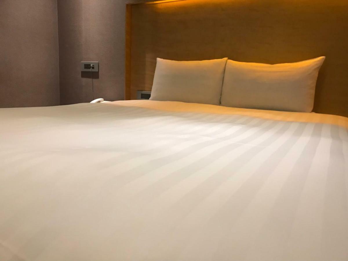 麗馨商旅七賢館 Hotel Kaohsiung Exterior foto