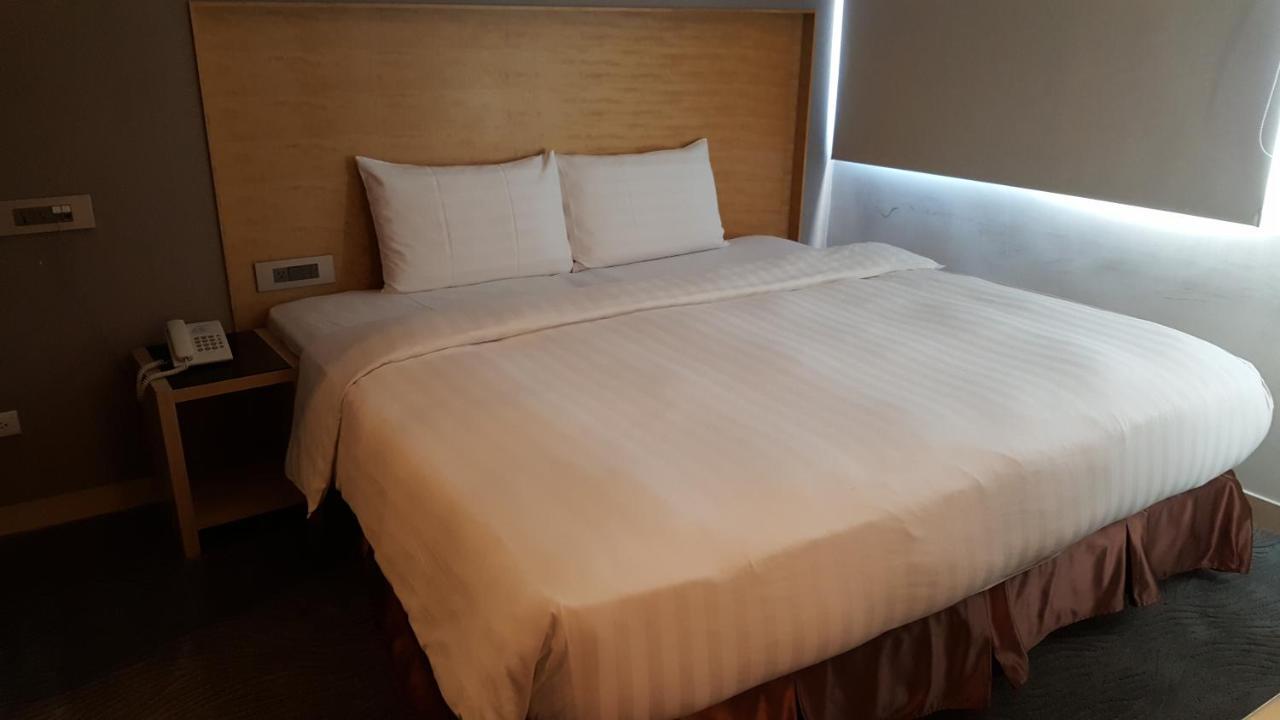 麗馨商旅七賢館 Hotel Kaohsiung Exterior foto
